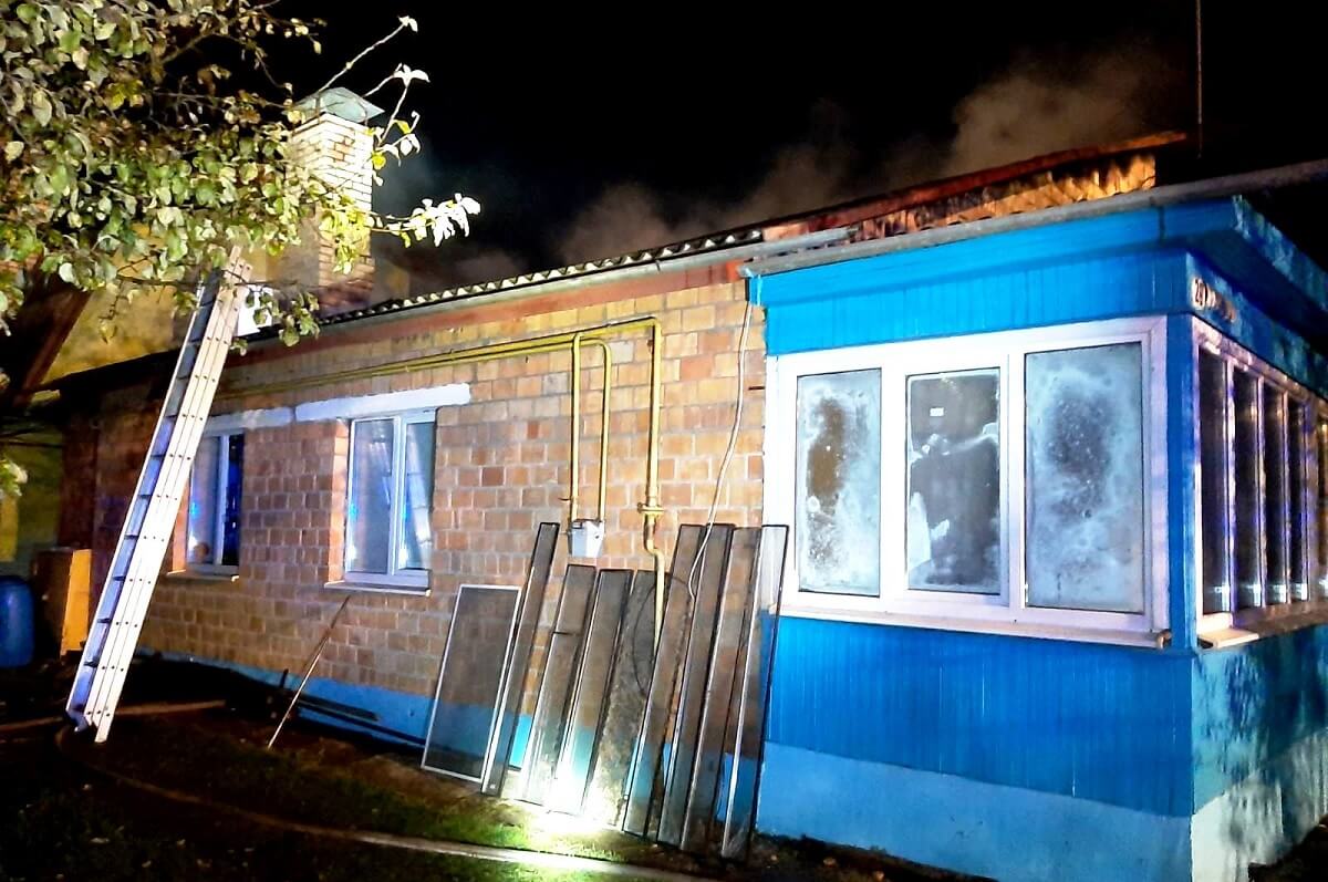 Загорелся дом г. Барановичи ул. Загородная