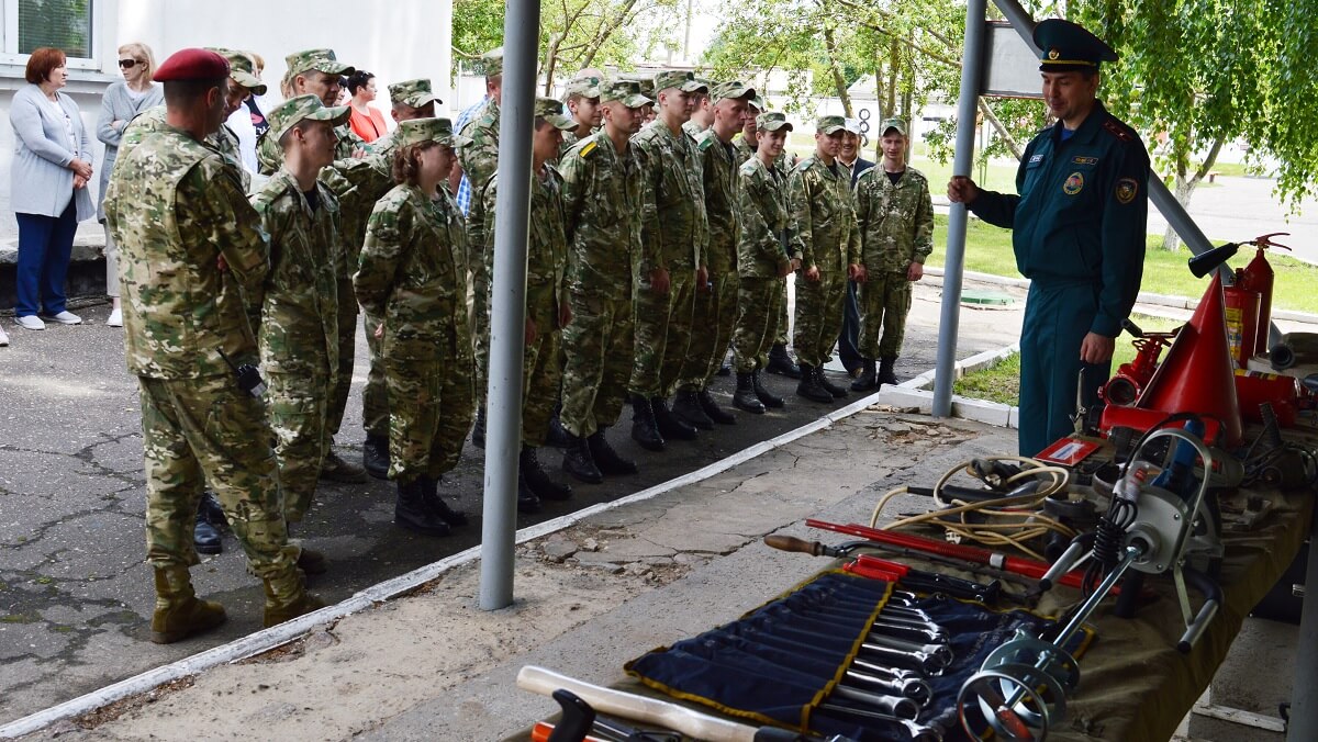 Спасатели обучают военнослужащих 7404 Барановичи