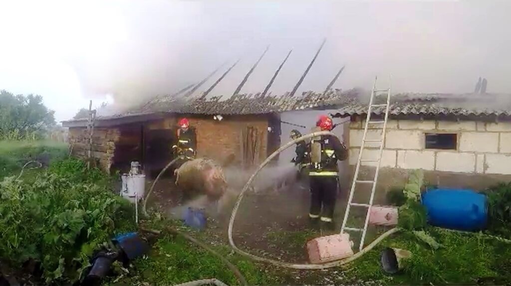Пожар в Барановичском районе Ятвезь сарай