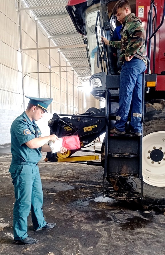 Проверка готовности зерноуборочной техники Барановичского района МЧС